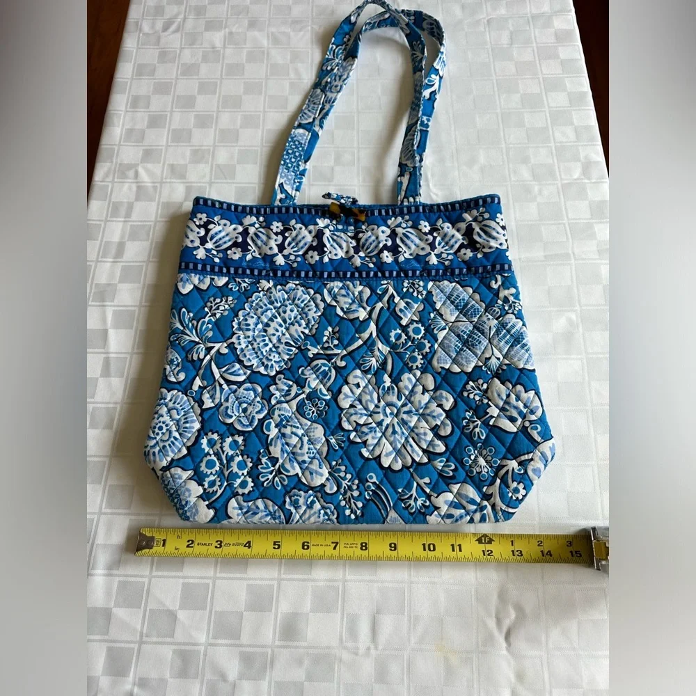 [SOLD] EUC Vera Bradley Blue Paisley Tote - Picture 7 of 7